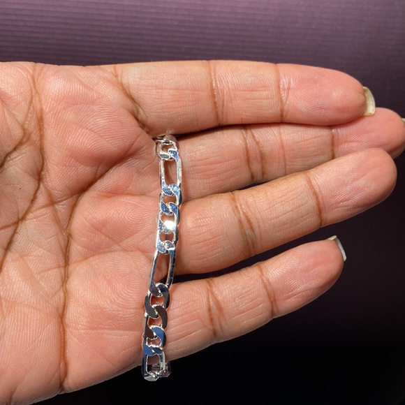 New 8โ 925 Sterling Silver Figaro Bracelet - Picture 4 of 7
